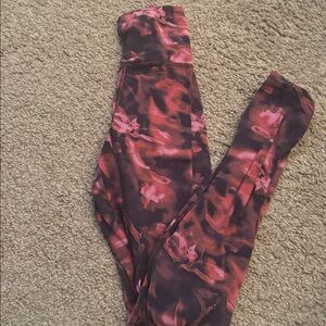 Lululemon leggings camo red 28” inseam Size 0